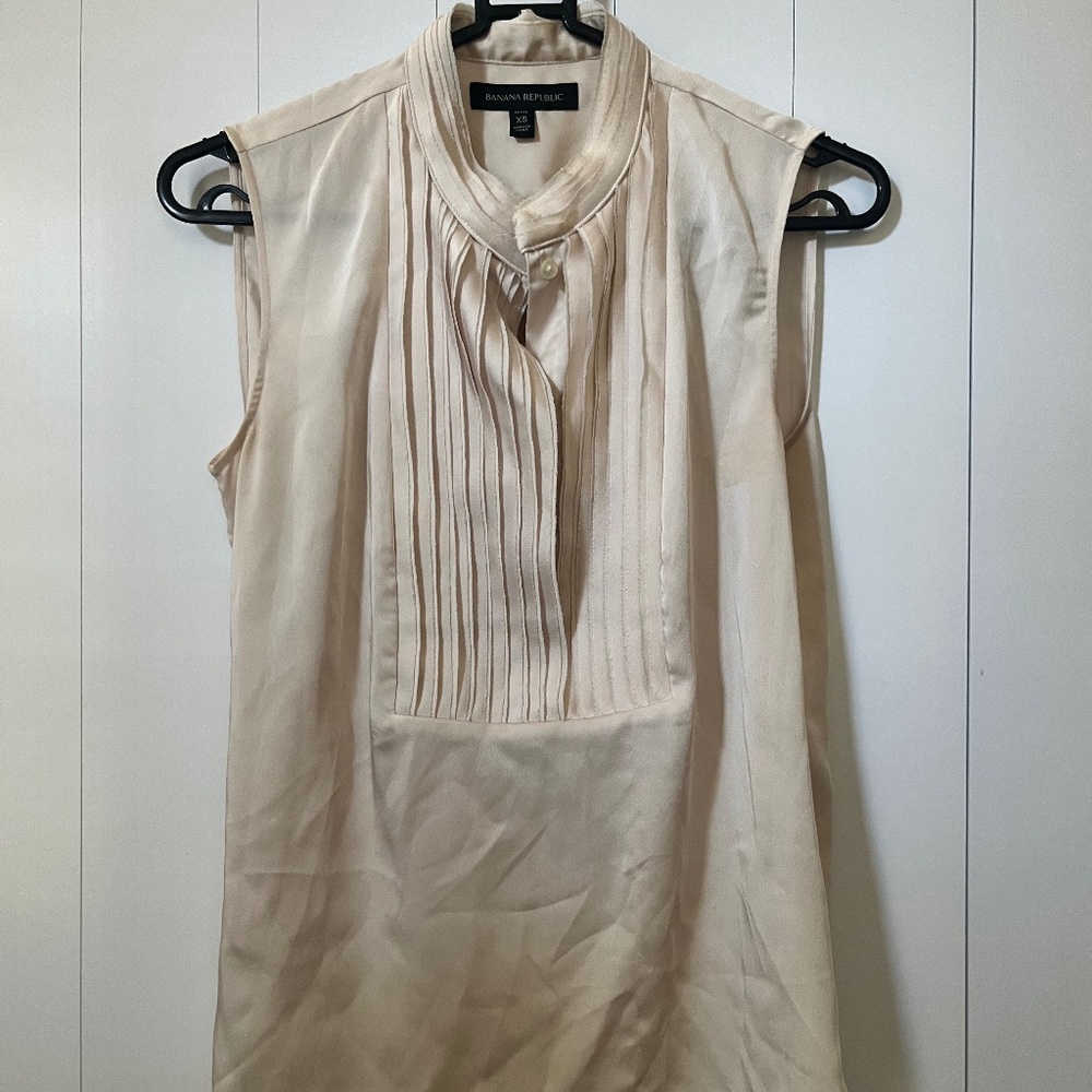 Banana republic women’s sleeveless blouse